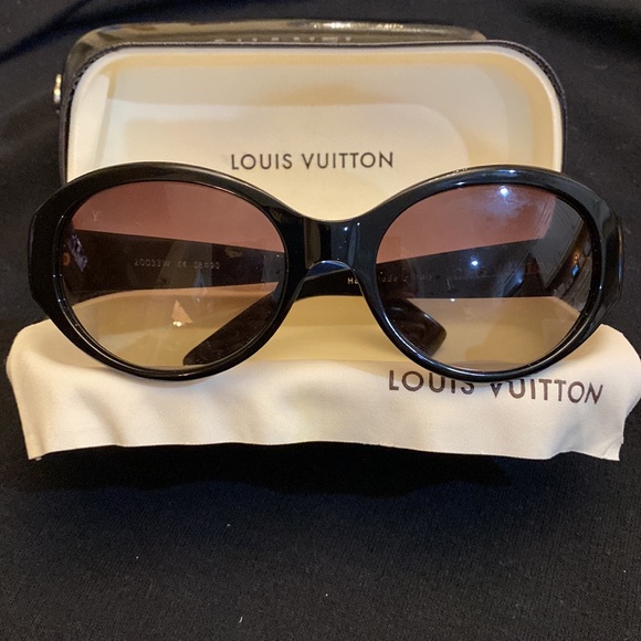 Louis Vuitton Sunglasses - Picture 5 of 5